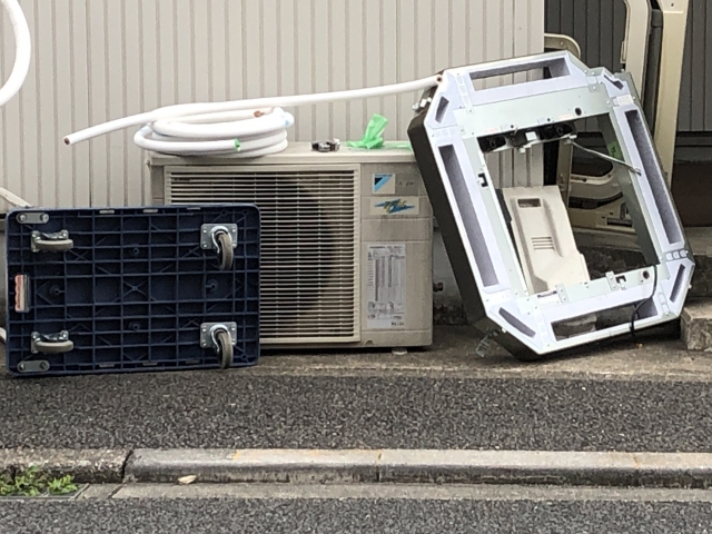 故障したエアコン